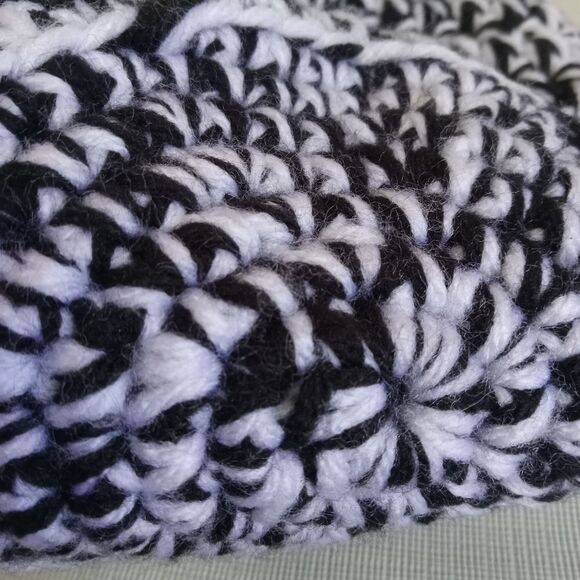 Handmade Black & White Large Acrylic Yarn Crochet Adjustable Drawstring Dice Bag - Picture 12 of 12